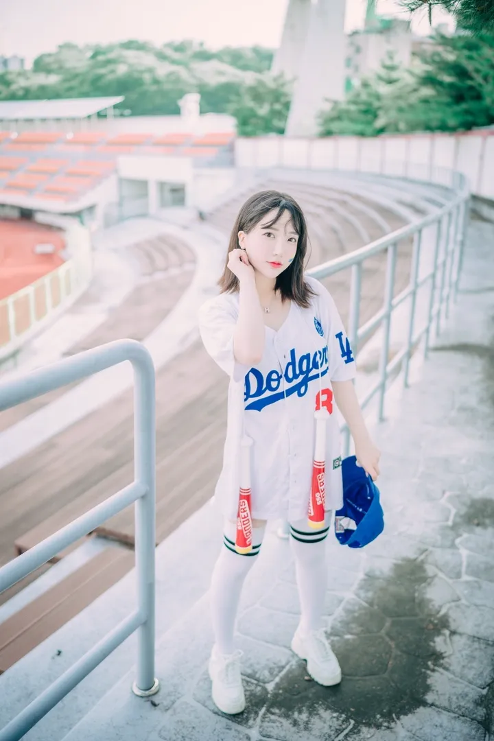 Son Ye-Eun Cheer Up in the Summer